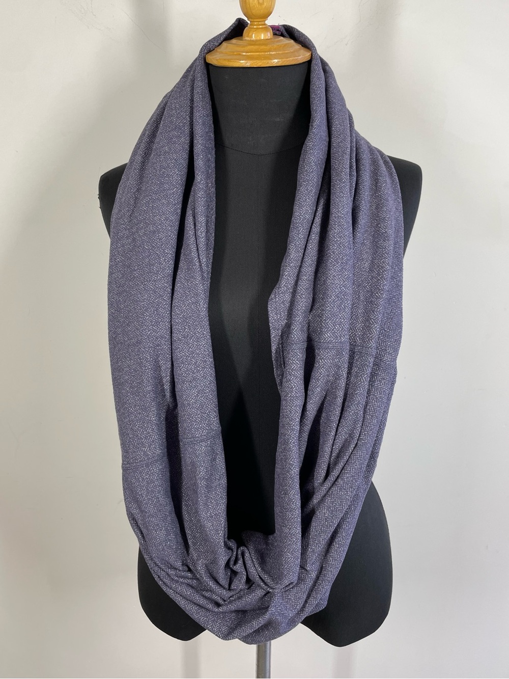 Lululemon Lightweight Purple Infinity Reversible Scarf Yoga Cozy Athleisure